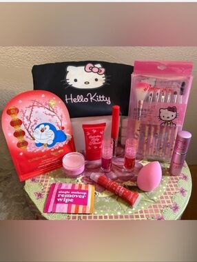 Hello Kitty Cosmetic Set with Pink Makeup Accessories 12 Items